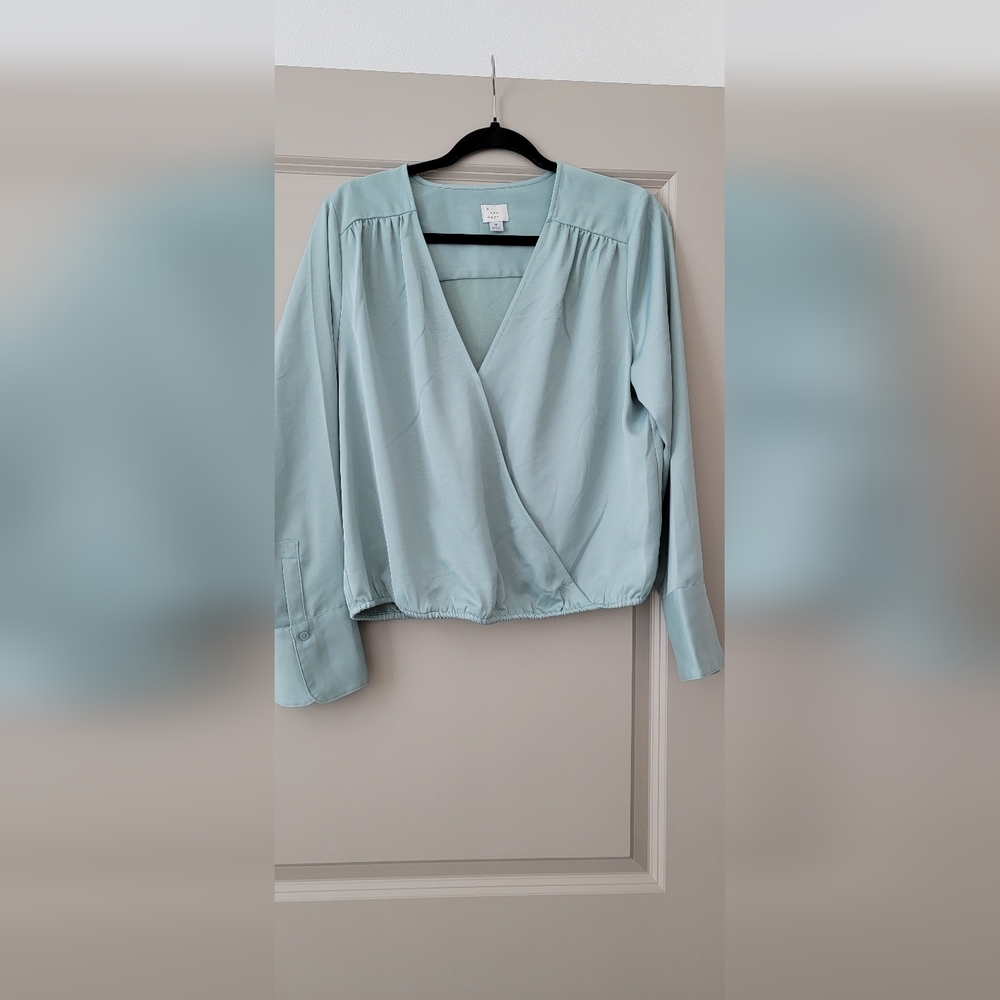 Women's long-sleeve top